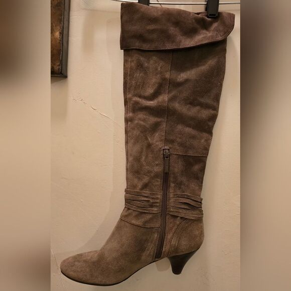 Nine West Olive Green Suede Heeled Boots 7 1/2 - Picture 3 of 8